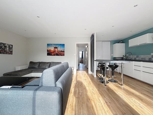Appartement à louer La Roche Sur Yon : 4 pièces, 77m² avec 3 chambre(s) à 950€ - AJP Immobilier La Roche-sur-Yon