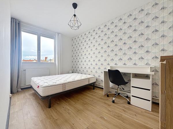 Appartement à louer La Roche Sur Yon : 4 pièces, 77m² avec 3 chambre(s) à 950€ - AJP Immobilier La Roche-sur-Yon