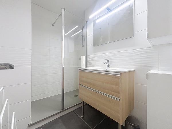 Appartement à louer La Roche Sur Yon : 4 pièces, 77m² avec 3 chambre(s) à 950€ - AJP Immobilier La Roche-sur-Yon