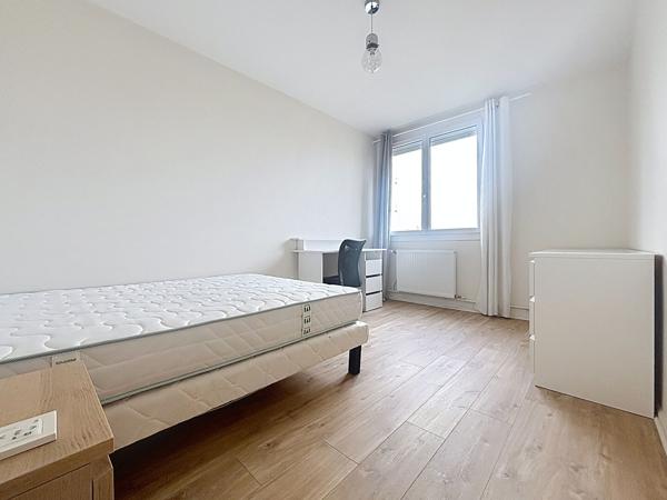 Appartement à louer La Roche Sur Yon : 4 pièces, 77m² avec 3 chambre(s) à 950€ - AJP Immobilier La Roche-sur-Yon