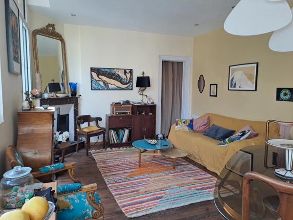 APPARTEMENT 3 pièces lumineux avec terrasse et parking au centre ville