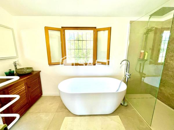 Jolie villa de 200m2 sur 1 hectare de terrain avec piscine