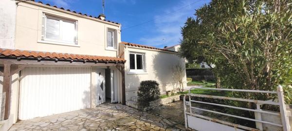 Maison à rafraîchir avec garage et terrain clos