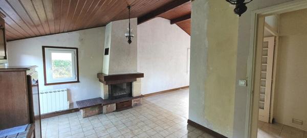 Maison à rafraîchir avec garage et terrain clos