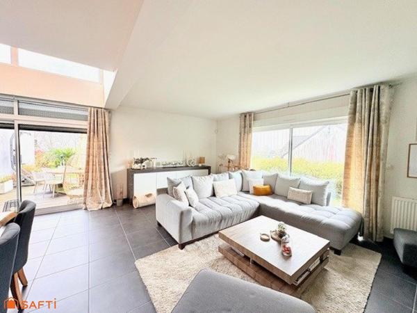 EN EXCLUSIVITÉ – Superbe pavillon individuel de 160 m² semi plain-pied à Saint-Amand-les-Eaux avec garage