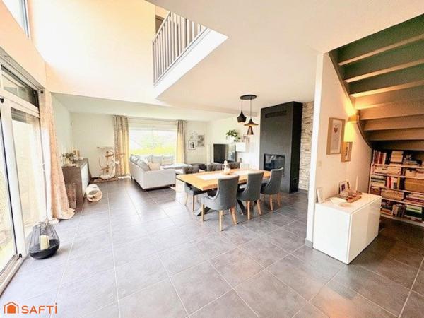 EN EXCLUSIVITÉ – Superbe pavillon individuel de 160 m² semi plain-pied à Saint-Amand-les-Eaux avec garage