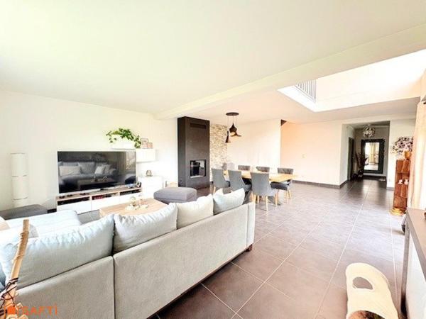 EN EXCLUSIVITÉ – Superbe pavillon individuel de 160 m² semi plain-pied à Saint-Amand-les-Eaux avec garage