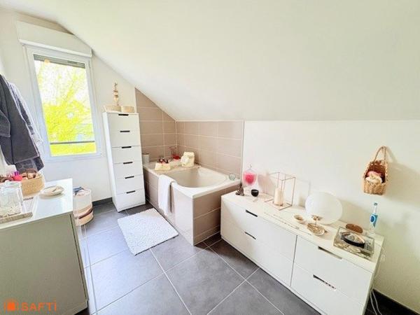 EN EXCLUSIVITÉ – Superbe pavillon individuel de 160 m² semi plain-pied à Saint-Amand-les-Eaux avec garage