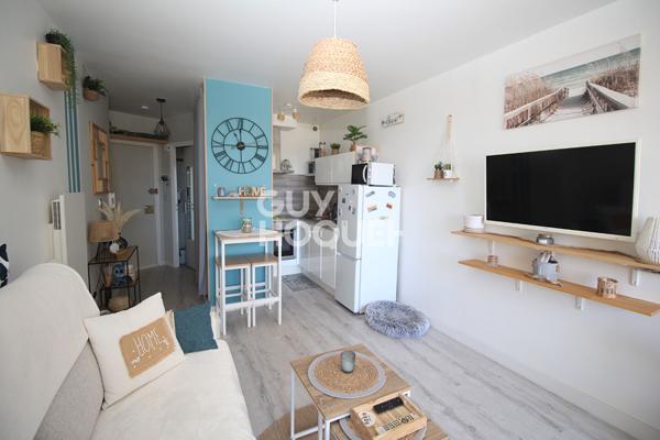 À louer - Studio avec vue mer, disponible de septembre à juin.