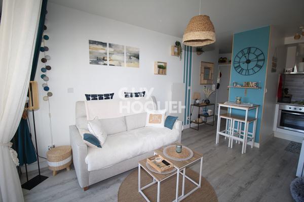 À louer - Studio avec vue mer, disponible de septembre à juin.