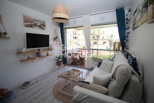 À louer - Studio avec vue mer, disponible de septembre à juin.
