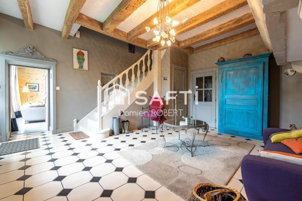 Maison de charme, 407m² rénovée, 35 km Besançon