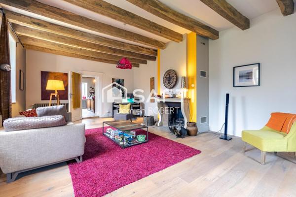 Maison de charme, 407m² rénovée, 35 km Besançon