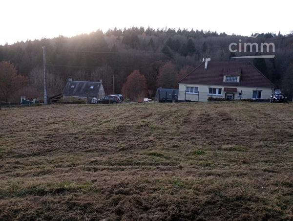Au centre du village de Royère de Vassivière, à proximité des commerces et à 5 mm du lac de Vassivière,