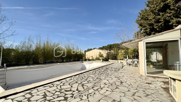 Terrain de 742 m²