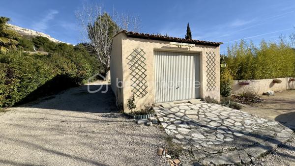 Terrain de 742 m²