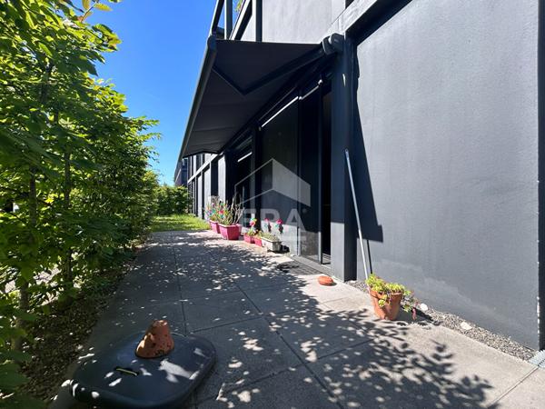 Appartement avec terrasse et jardinet places de parking souterraines