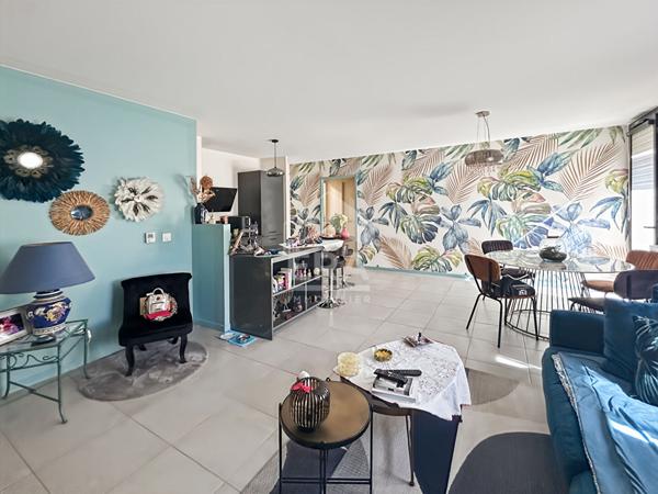 Appartement avec terrasse et jardinet places de parking souterraines