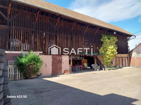 Propriété réhabilitée proposant de vastes hangars et 3 appartements indépendants