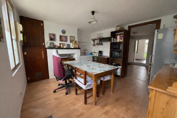 Maison de bourg bien située, avec jardin et potentiel d'aménagement