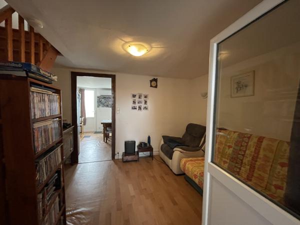 Maison de bourg bien située, avec jardin et potentiel d'aménagement