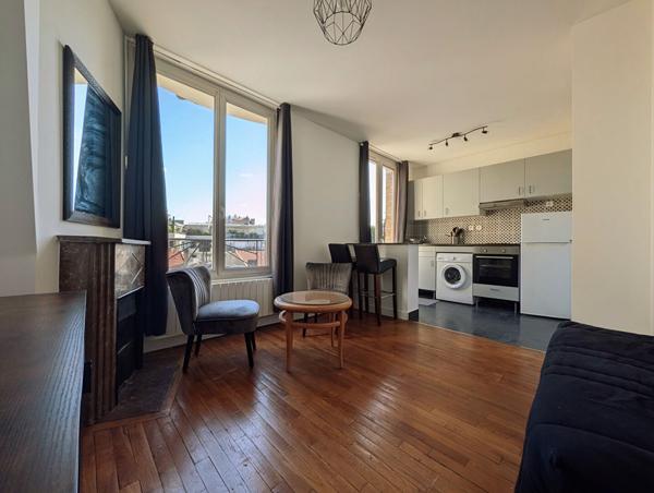 Appartement T1 à louer au dernier étage à Asnières-sur-Seine , Asnieres sur seine