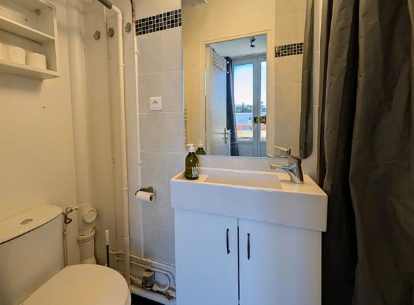 Appartement T1 à louer au dernier étage à Asnières-sur-Seine , Asnieres sur seine