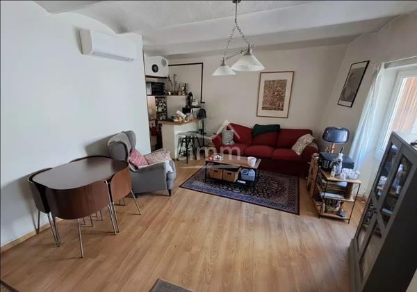 Cimm immobilier vous propose de découvrir cette adorable maison de village idéalement située au cœur d'Oraison.