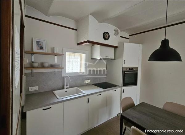 Cimm immobilier vous propose de découvrir cette adorable maison de village idéalement située au cœur d'Oraison.