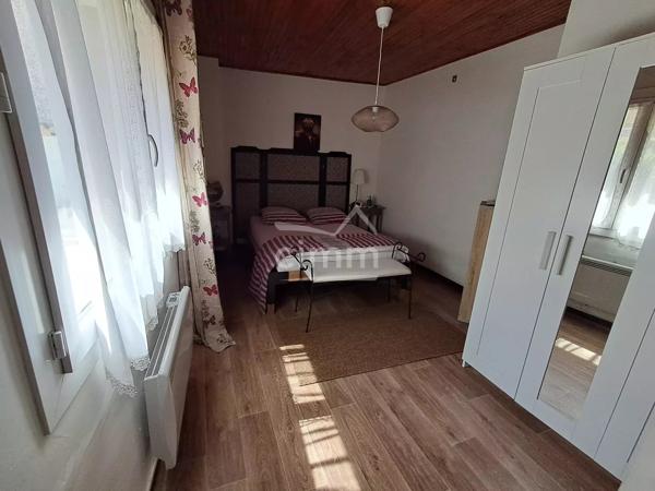 Cimm immobilier vous propose de découvrir cette adorable maison de village idéalement située au cœur d'Oraison.
