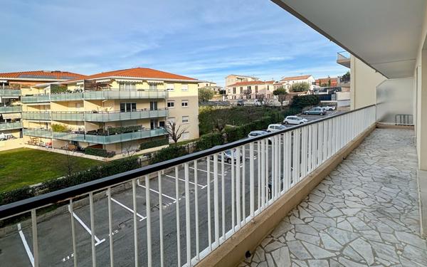 Appartement à louer    2 pièces •  Vallauris