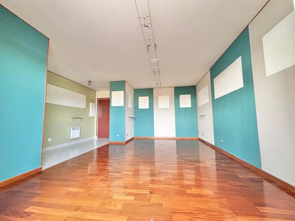 En plein centre ville, venez visiter ce 3 pièces de 69m²  avec terrasse et box !