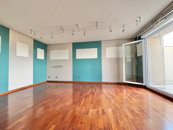 En plein centre ville, venez visiter ce 3 pièces de 69m²  avec terrasse et box !