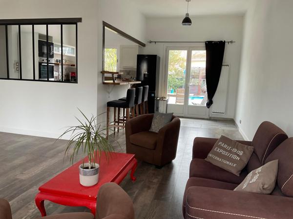 Maison familiale avec piscine dans Biscarosse bourg.