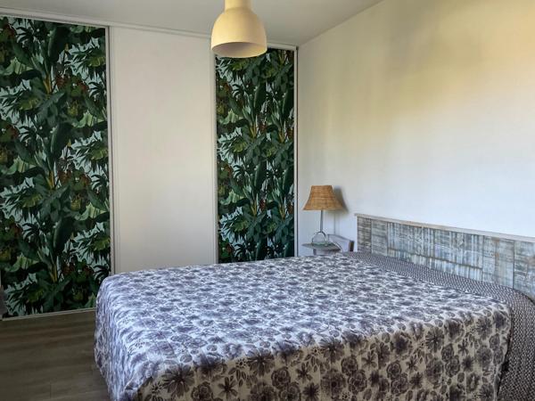 Maison familiale avec piscine dans Biscarosse bourg.