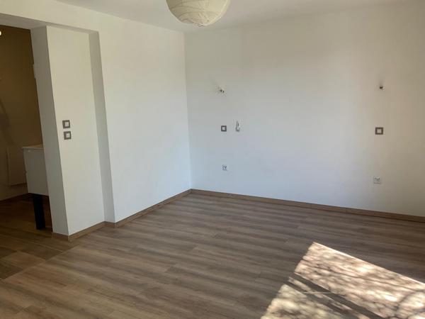 Maison familiale avec piscine dans Biscarosse bourg.