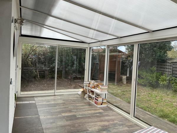 Maison familiale avec piscine dans Biscarosse bourg.