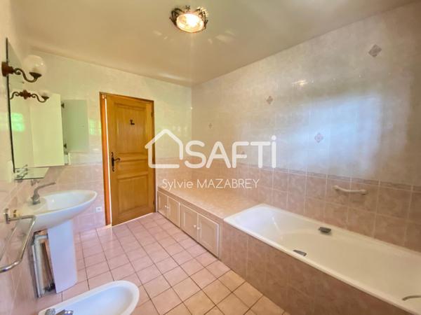 Beau pavillon de plain-pied à remettre au gout du jour!