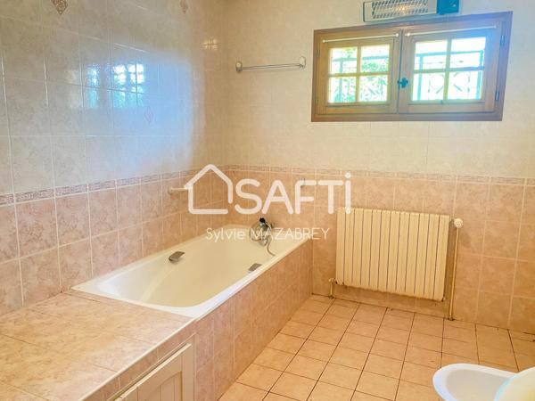 Beau pavillon de plain-pied à remettre au gout du jour!