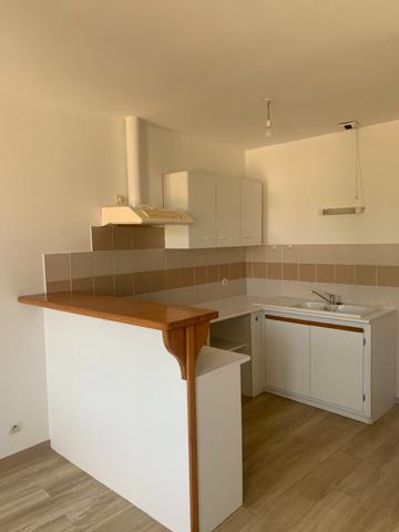 JONZAC CENTRE APPARTEMENT T2 - LIBRE
