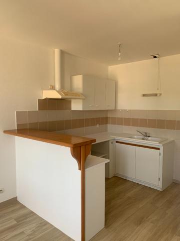 JONZAC CENTRE APPARTEMENT T2 - LIBRE
