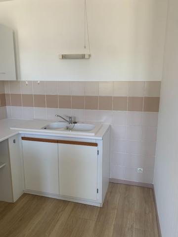 JONZAC CENTRE APPARTEMENT T2 - LIBRE