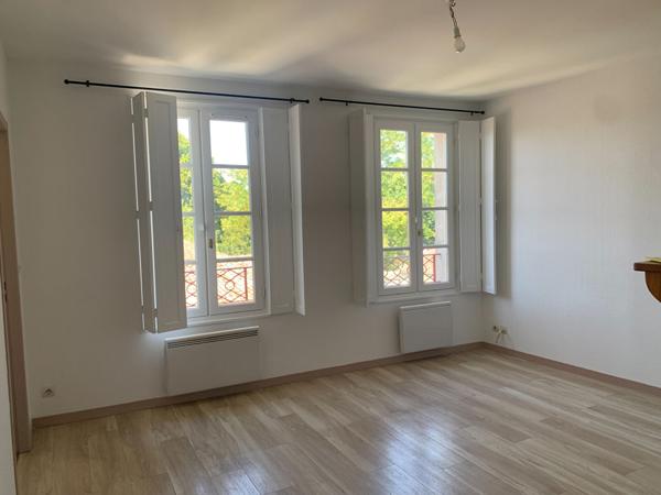 JONZAC CENTRE APPARTEMENT T2 - LIBRE