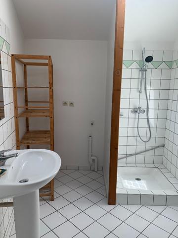 JONZAC CENTRE APPARTEMENT T2 - LIBRE