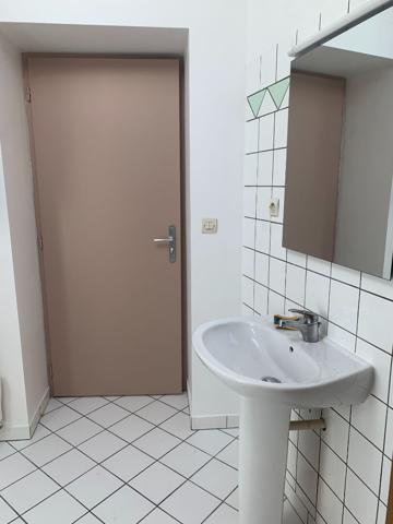 JONZAC CENTRE APPARTEMENT T2 - LIBRE