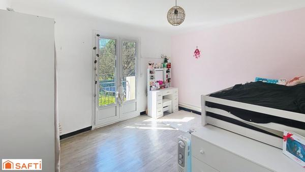 Maison T7 + studio en campagne au calme