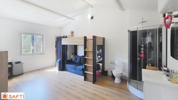 Maison T7 + studio en campagne au calme