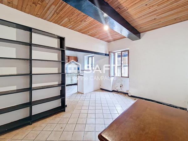 Immeuble à rénover au cœur de Fontaine-de-Vaucluse