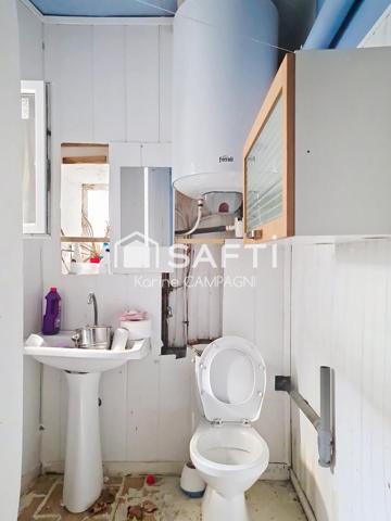 Immeuble à rénover au cœur de Fontaine-de-Vaucluse