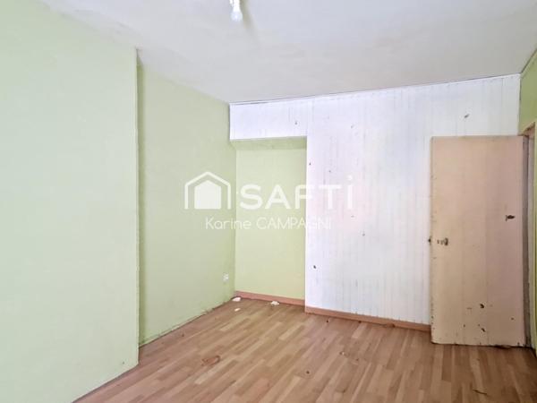 Immeuble à rénover au cœur de Fontaine-de-Vaucluse